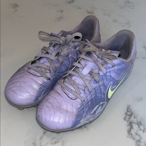 Nike United 001 Lavender Soccer Cleats with Lime Accents. Size 3.5